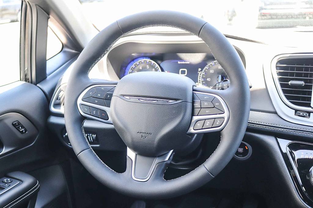 Thumbnail: 2027 Chrysler Pacifica - 9