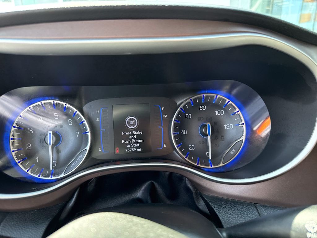 Thumbnail: 2022 Chrysler Voyager - 9