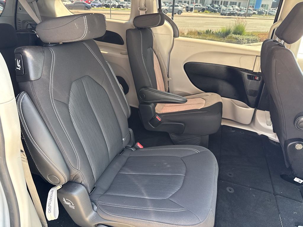 Thumbnail: 2022 Chrysler Voyager - 7