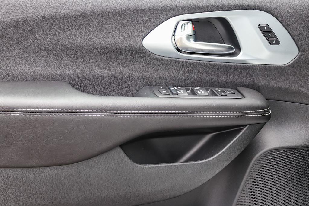 Thumbnail: 2026 Chrysler Pacifica - 25