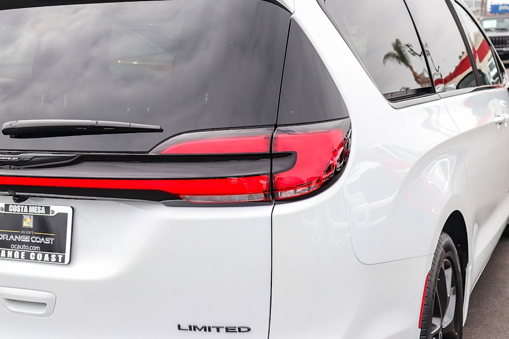 Thumbnail: 2026 Chrysler Pacifica - 18
