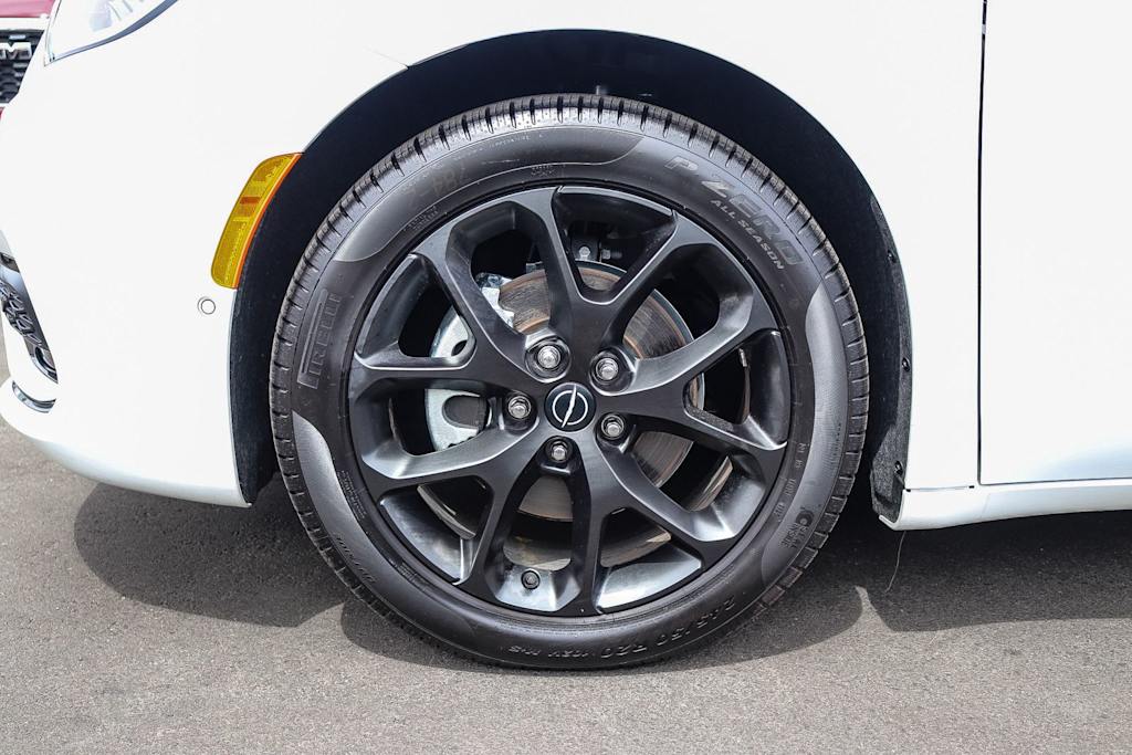 Thumbnail: 2026 Chrysler Pacifica - 6