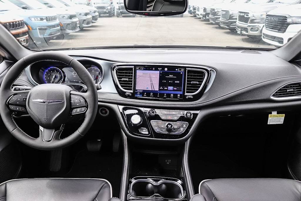Thumbnail: 2026 Chrysler Pacifica - 2