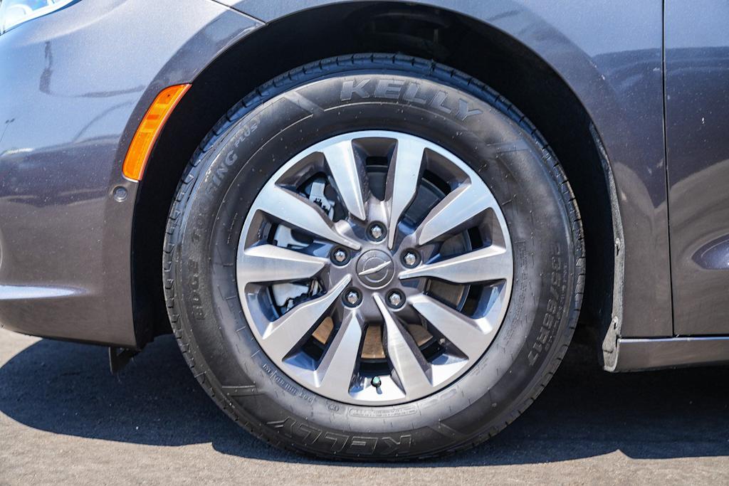 Thumbnail: 2022 Chrysler Pacifica - 6