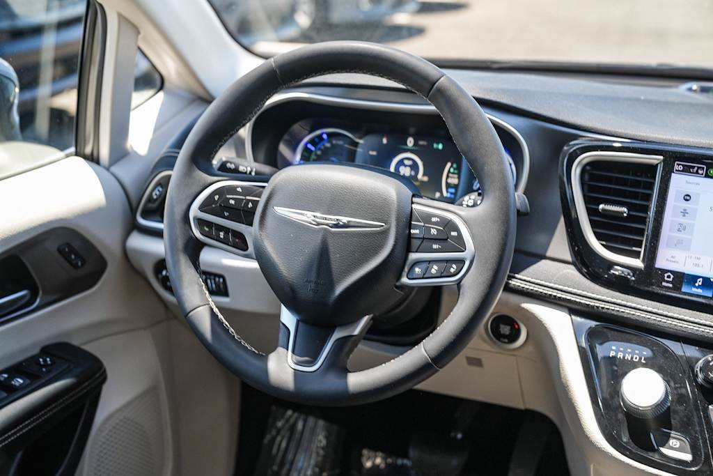 Thumbnail: 2022 Chrysler Pacifica - 12