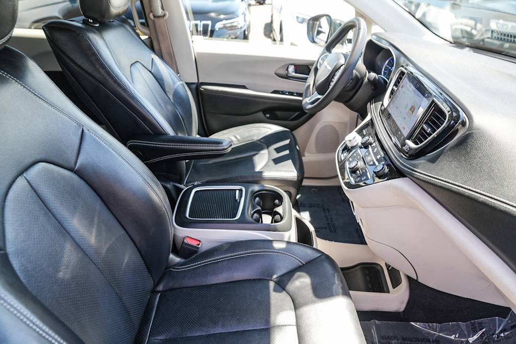 Thumbnail: 2022 Chrysler Pacifica - 9