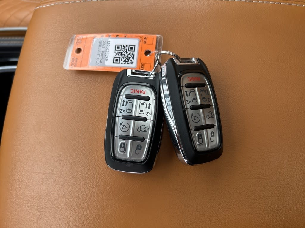 2021 Chrysler Pacifica Hybrid Pinnacle 18