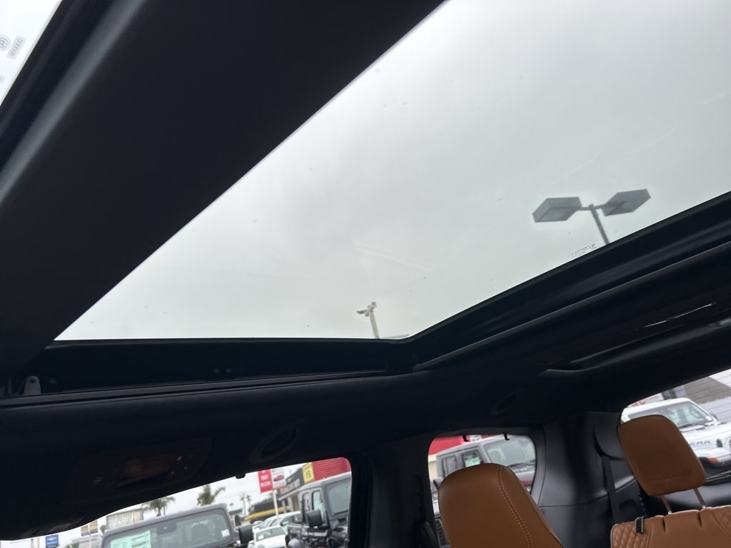 2021 Chrysler Pacifica Hybrid Pinnacle 47