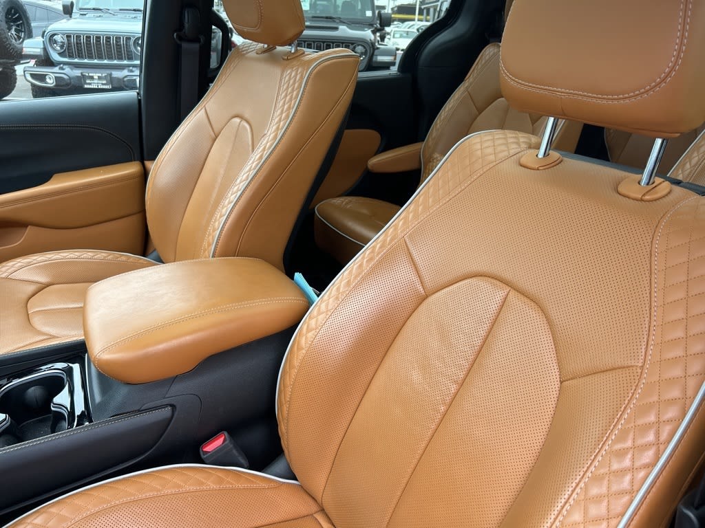 2021 Chrysler Pacifica Hybrid Pinnacle 10
