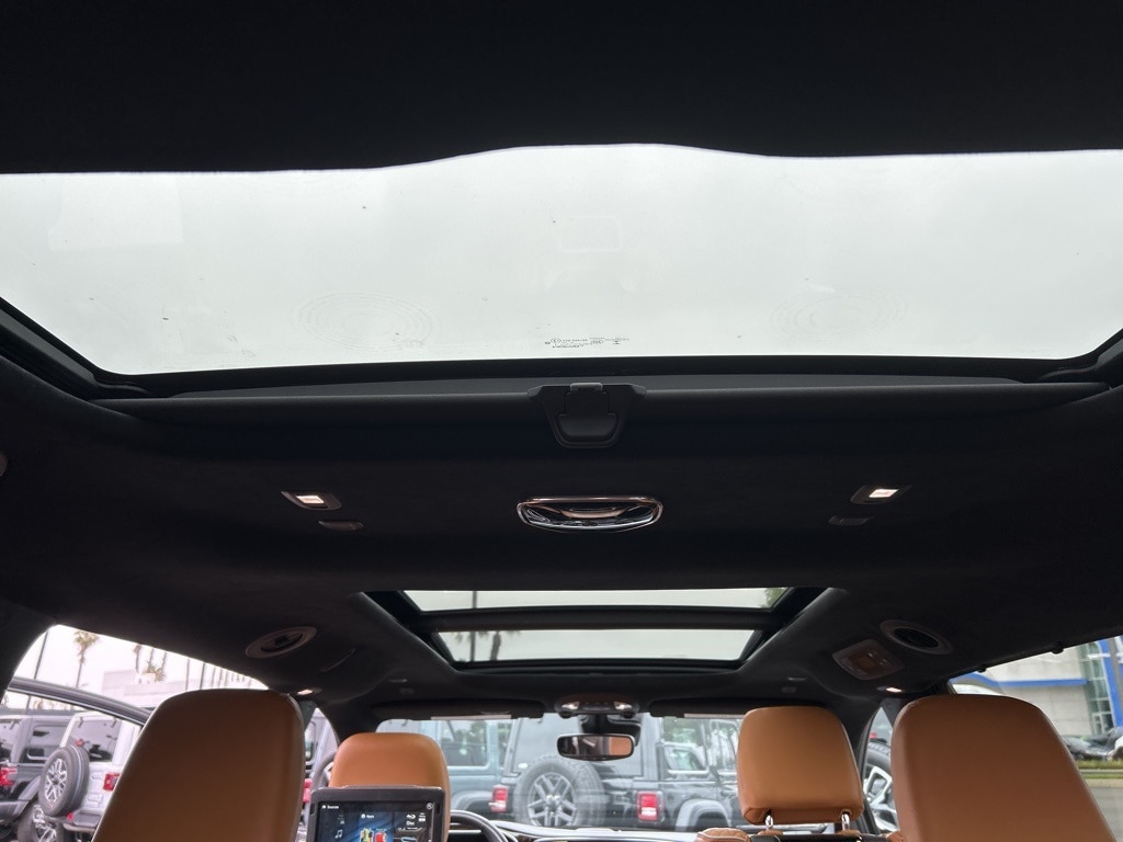 2021 Chrysler Pacifica Hybrid Pinnacle 37