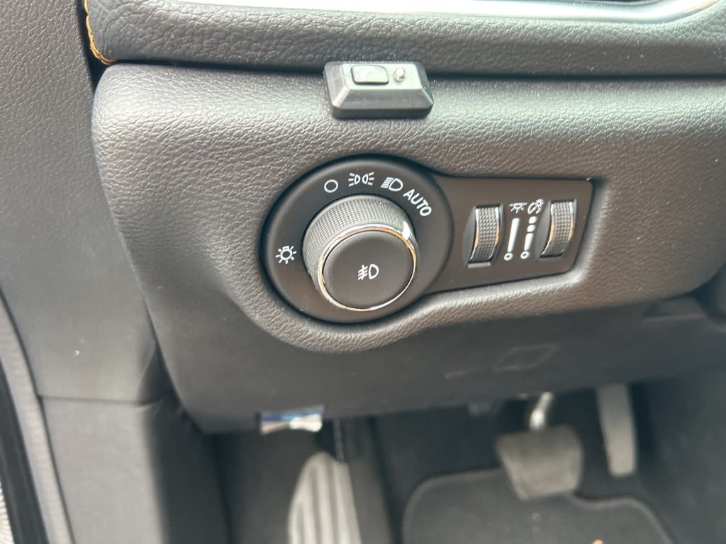 2021 Chrysler Pacifica Hybrid Pinnacle 40