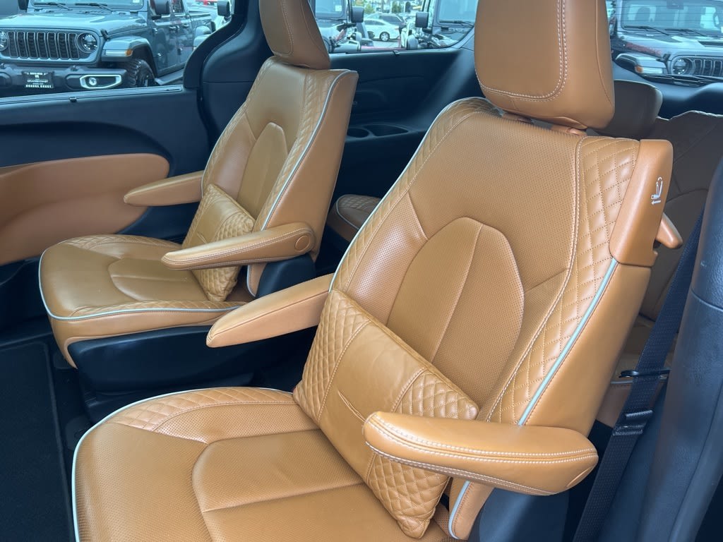 2021 Chrysler Pacifica Hybrid Pinnacle 12