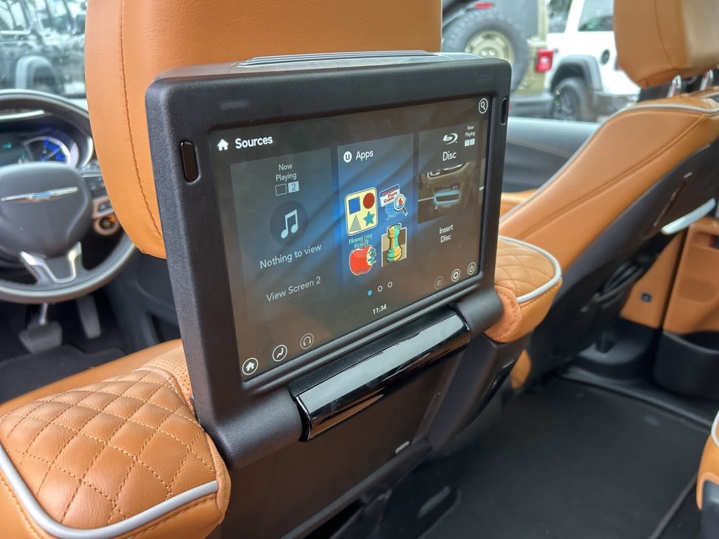 2021 Chrysler Pacifica Hybrid Pinnacle 14