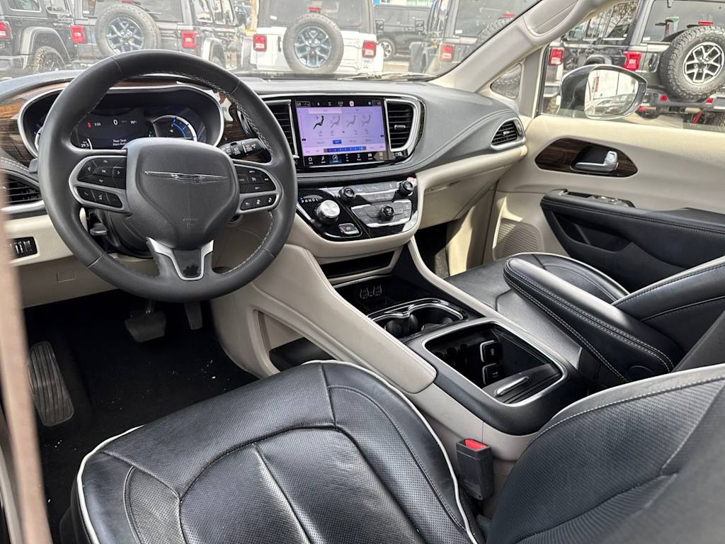 Thumbnail: 2023 Chrysler Pacifica - 2