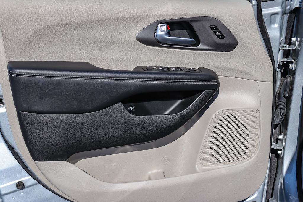 Thumbnail: 2024 Chrysler Pacifica - 25