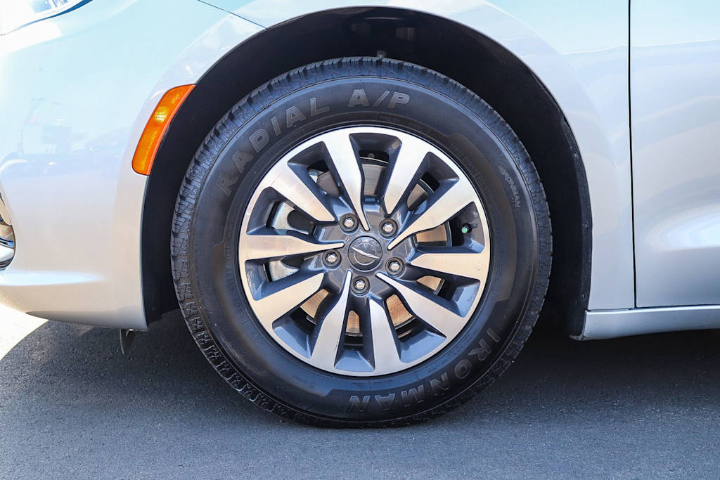 Thumbnail: 2024 Chrysler Pacifica - 6