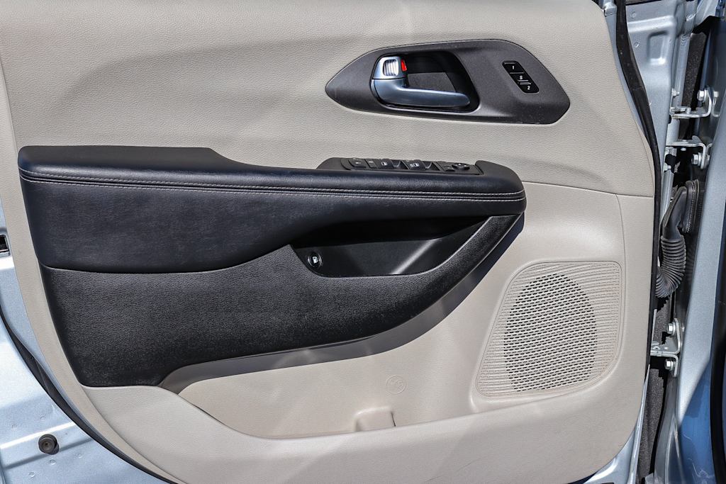 Thumbnail: 2024 Chrysler Pacifica - 25