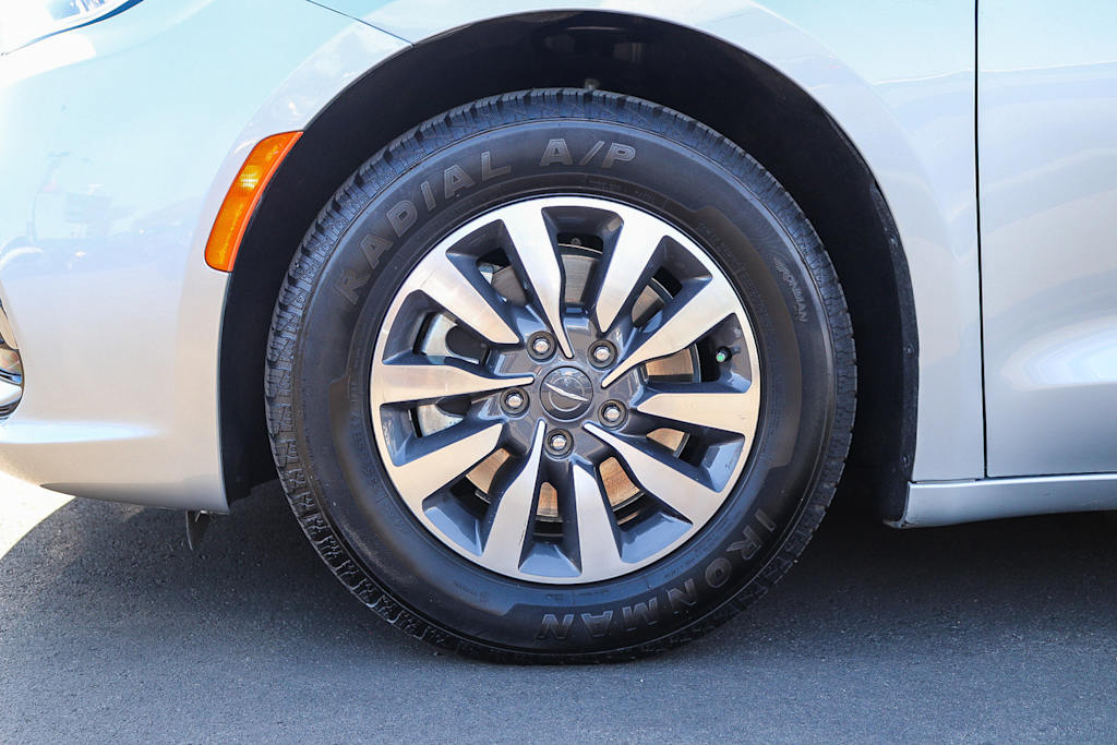 Thumbnail: 2024 Chrysler Pacifica - 6