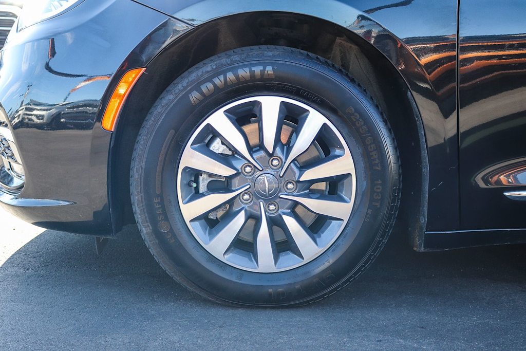 Thumbnail: 2023 Chrysler Pacifica - 6