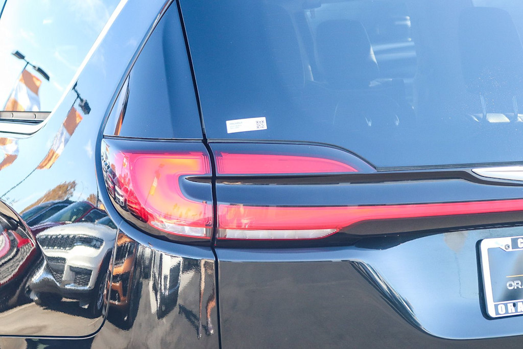 Thumbnail: 2023 Chrysler Pacifica - 18