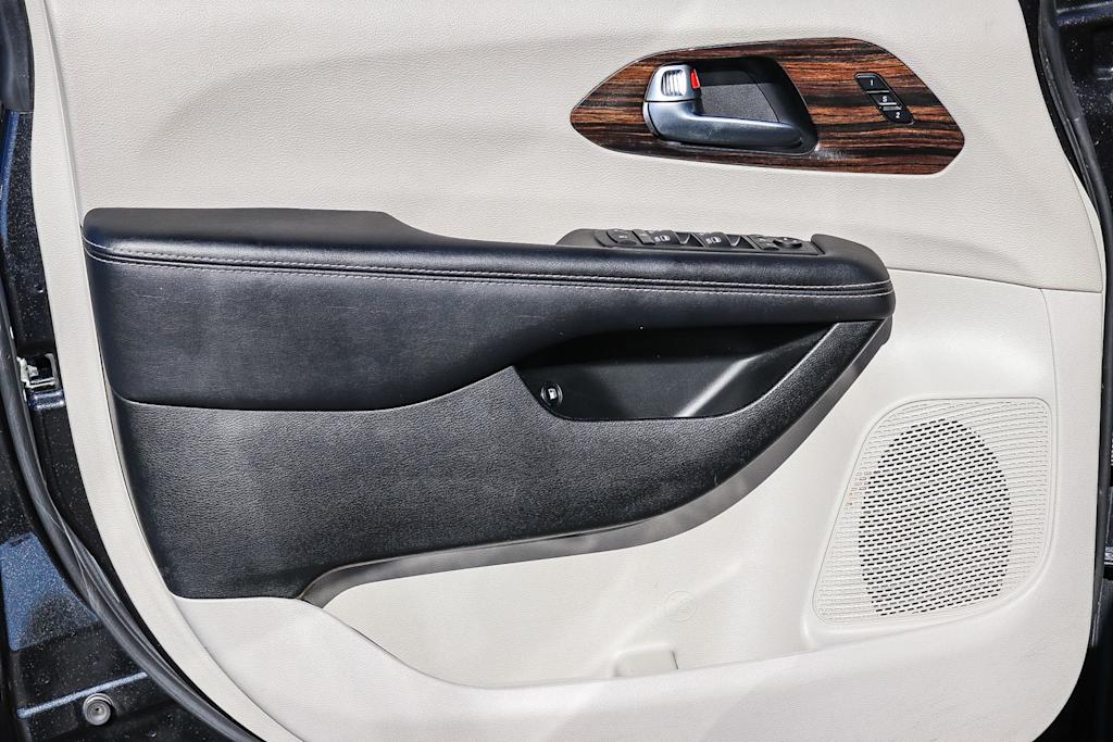 Thumbnail: 2023 Chrysler Pacifica - 24