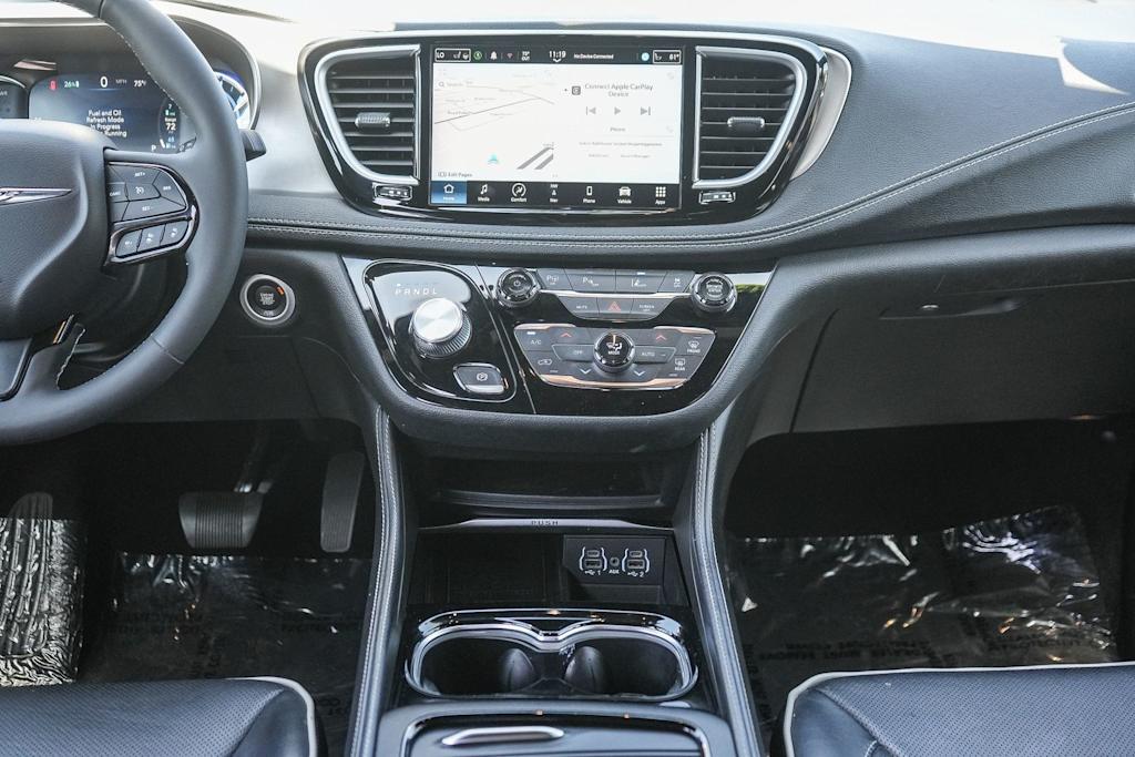 Thumbnail: 2022 Chrysler Pacifica - 8