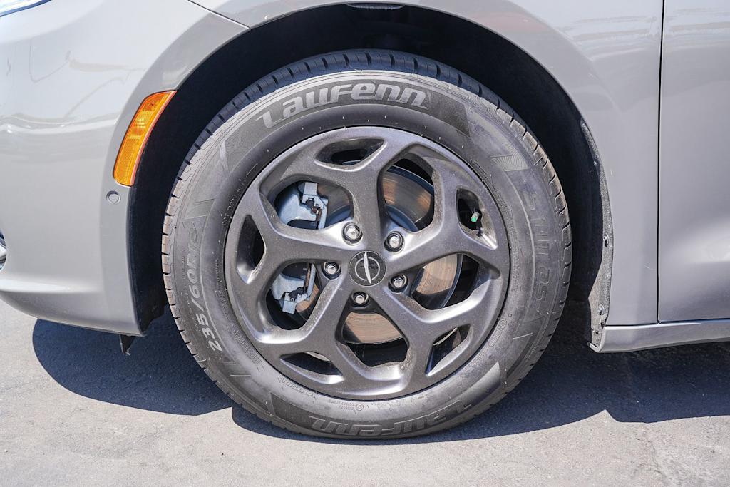Thumbnail: 2022 Chrysler Pacifica - 21