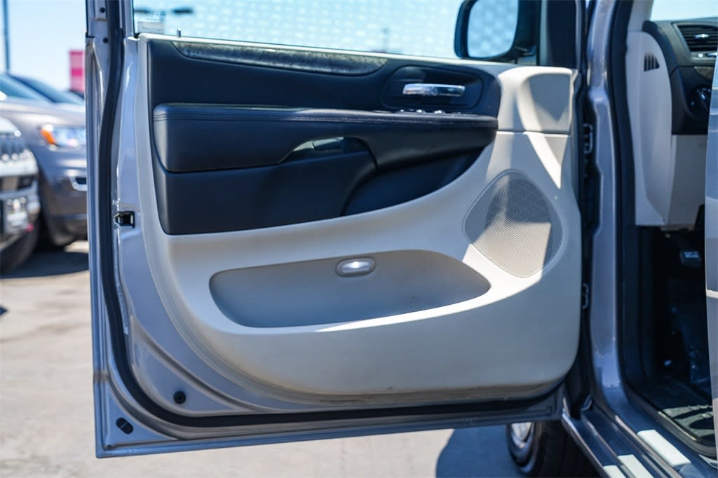 Thumbnail: 2019 Dodge Grand Caravan - 23