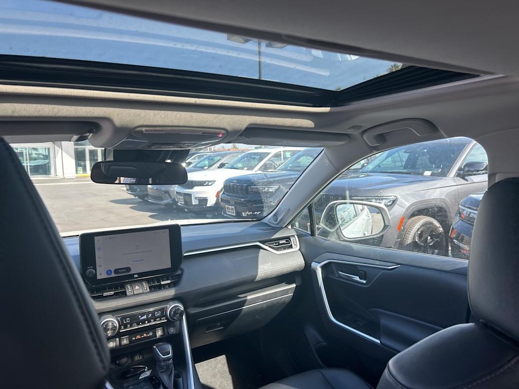 Thumbnail: 2023 Toyota RAV4 - 31