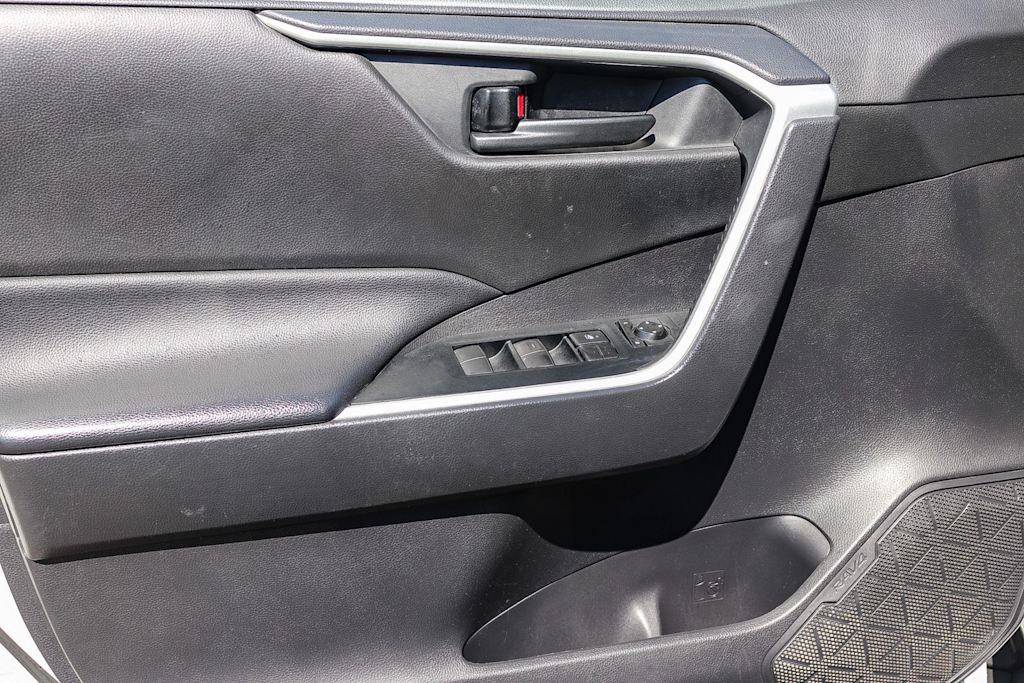 Thumbnail: 2020 Toyota RAV4 - 24