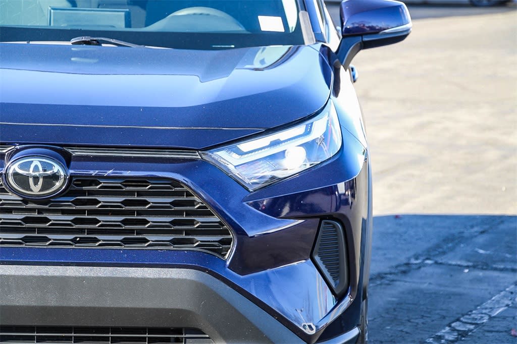 2022 Toyota RAV4 XLE 19