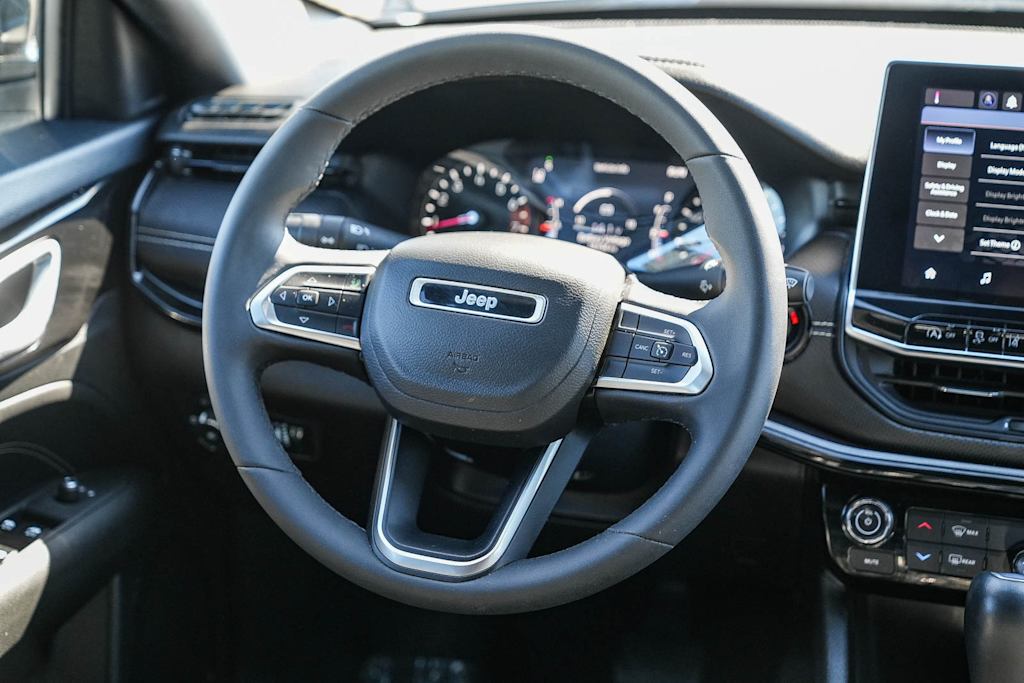 Thumbnail: 2023 Jeep Compass - 12