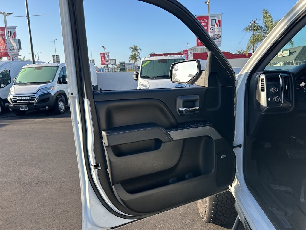 Thumbnail: 2017 Chevrolet Silverado 1500 - 28
