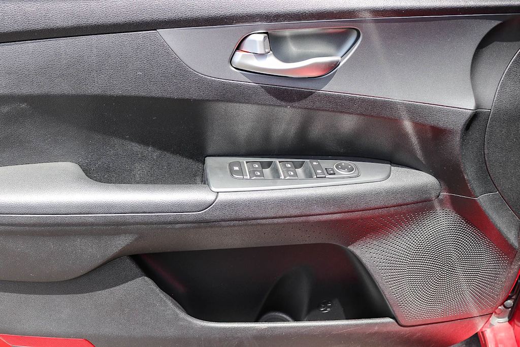 Thumbnail: 2020 Kia Forte - 24