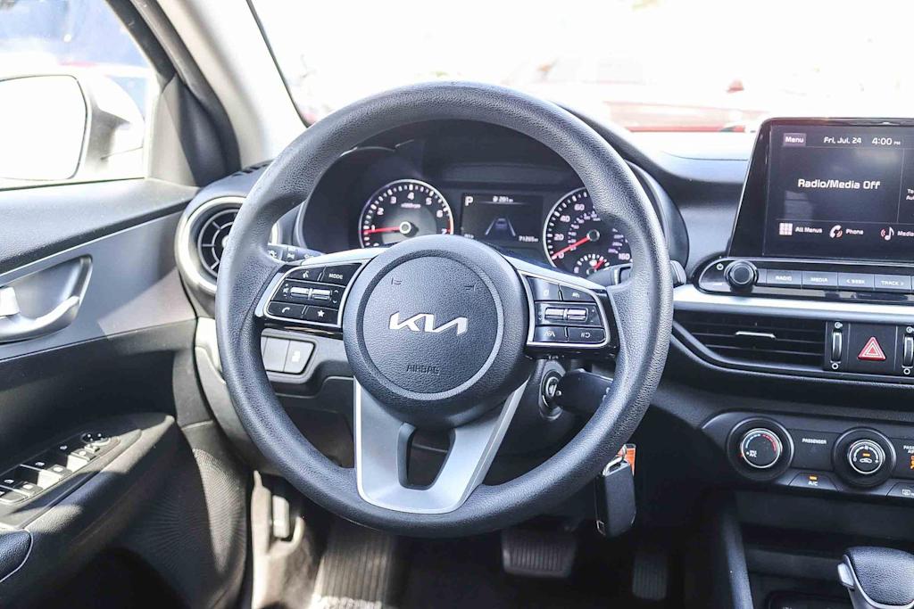 Thumbnail: 2022 Kia Forte - 8