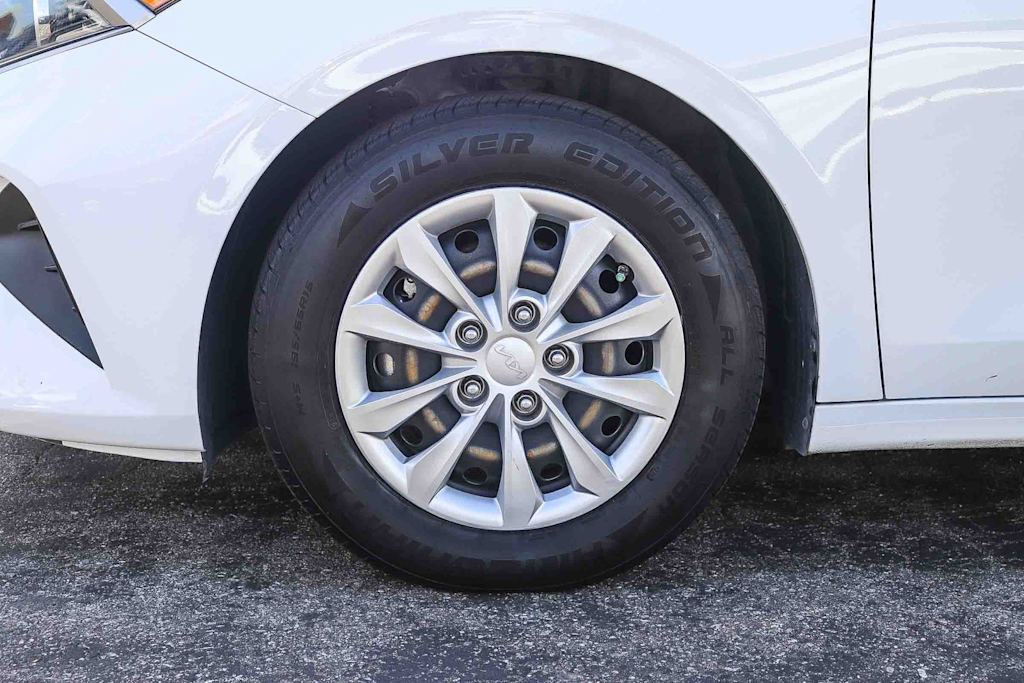 Thumbnail: 2022 Kia Forte - 6