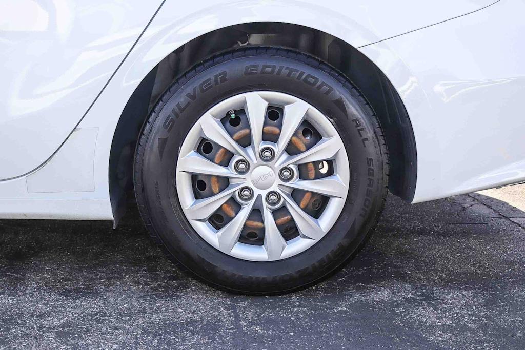 Thumbnail: 2022 Kia Forte - 22