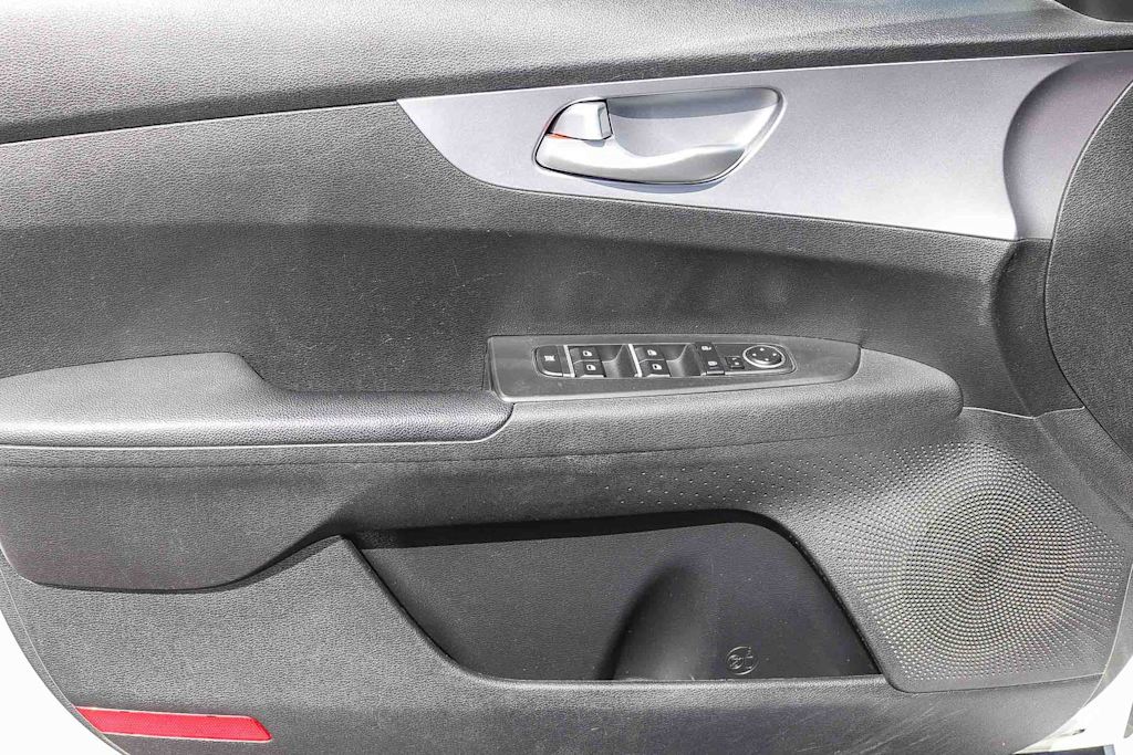 Thumbnail: 2022 Kia Forte - 24