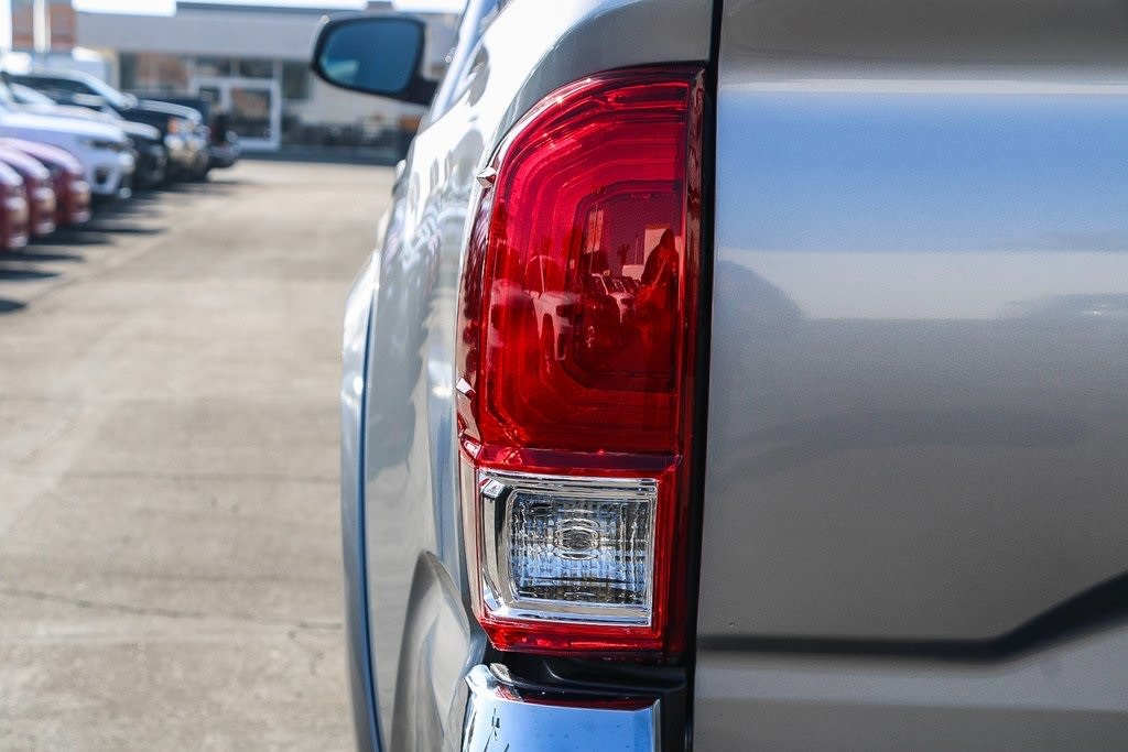 2021 Toyota Tacoma SR5 21