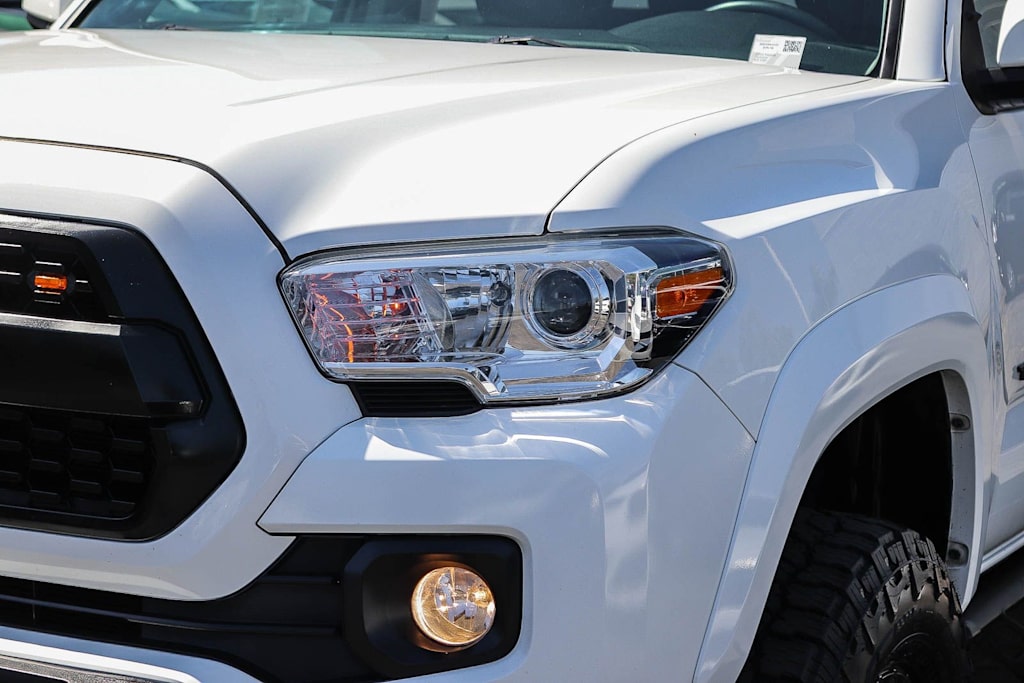 Thumbnail: 2022 Toyota Tacoma - 21