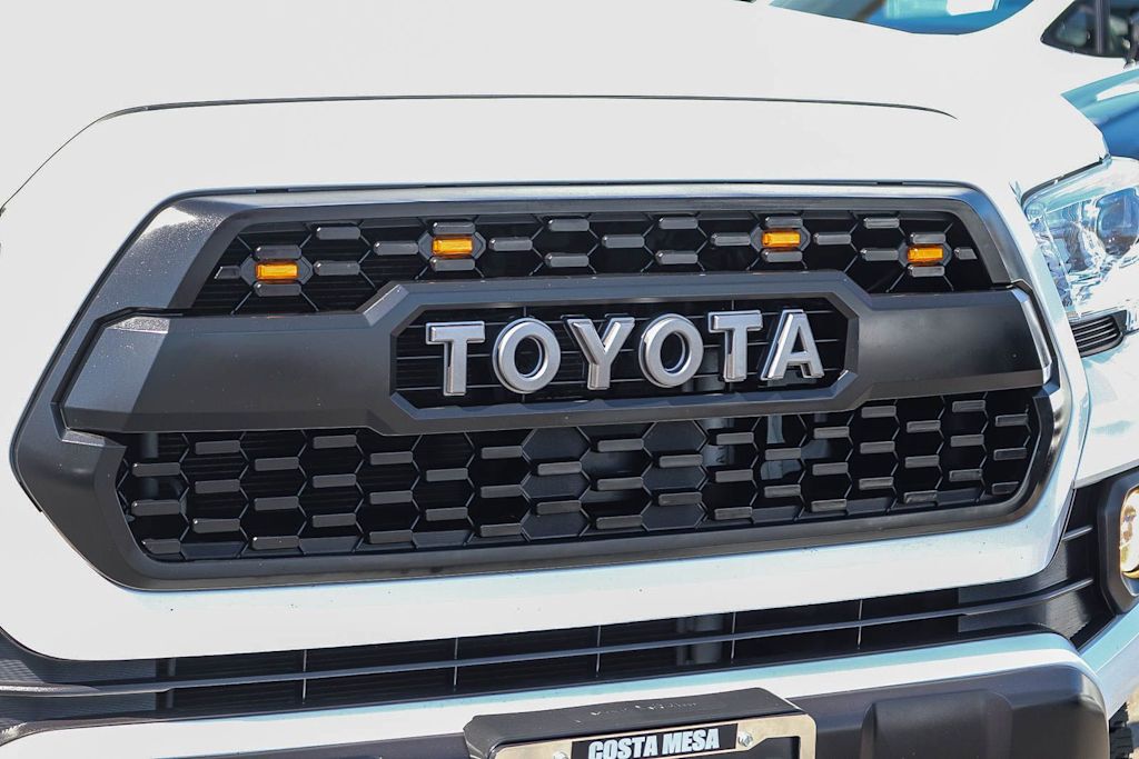 Thumbnail: 2022 Toyota Tacoma - 22