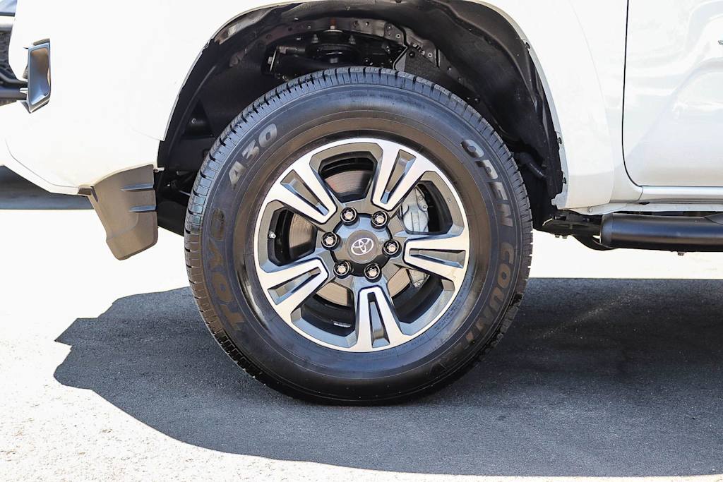 Thumbnail: 2019 Toyota Tacoma - 6