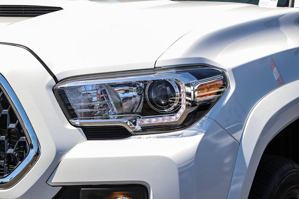 Thumbnail: 2019 Toyota Tacoma - 20