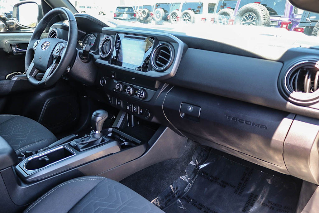 Thumbnail: 2019 Toyota Tacoma - 10