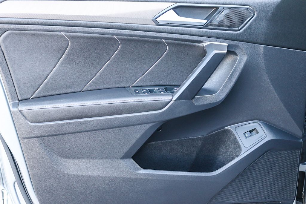 Thumbnail: 2024 Volkswagen Tiguan - 25