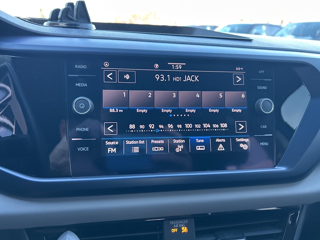 Thumbnail: 2022 Volkswagen Taos - 14