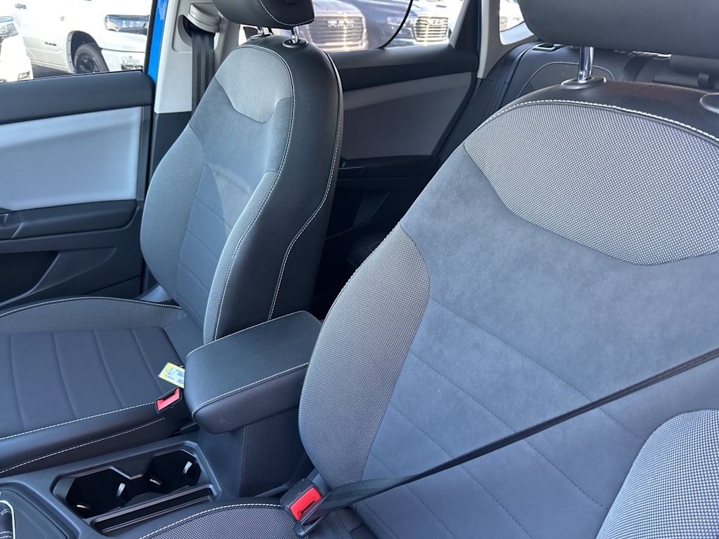 Thumbnail: 2022 Volkswagen Taos - 10