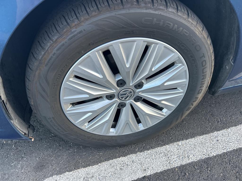 Thumbnail: 2019 Volkswagen Jetta - 4