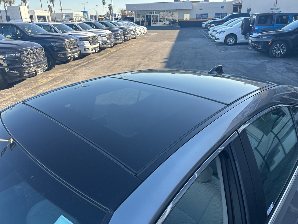 Thumbnail: 2025 Toyota Camry - 25