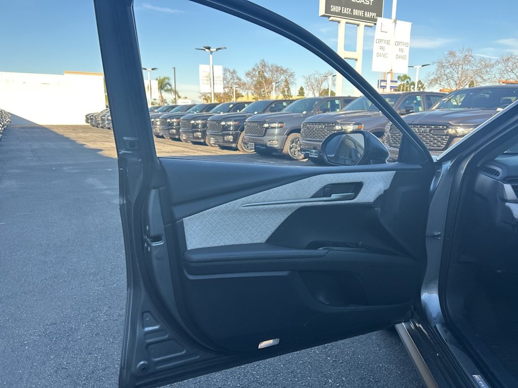 Thumbnail: 2025 Toyota Camry - 30